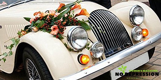 Yeni evliler ve davetli misafirlerin düğünleri için araba süslemek ne kadar güzel