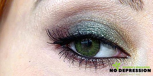 緑色の目のための化粧の仕方