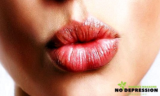 Как да направите устните си закръглени у дома