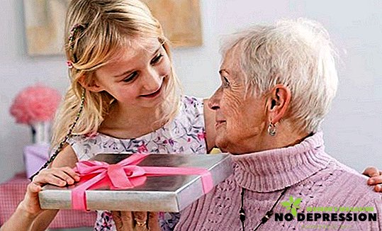 How to choose a gift for a grandmother's birthday