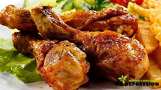 एक पैन में स्वादिष्ट चिकन पैर कैसे पकाने के लिए