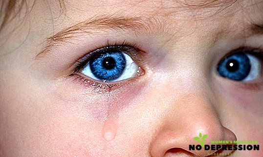 Orsaker och behandling av blåmärken under barnets ögon
