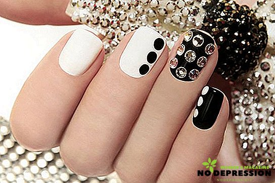 Manicure varieties with rhinestones for short nails